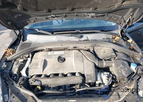 2010 Volvo Xc60 T6/T6 R-Design z USA, uszkodzony, nr VIN YV4992DZ9A2111957